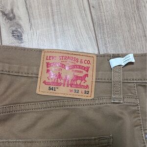 Levi’s 541 Men’s Jeans Size 32/32 Tobacco color